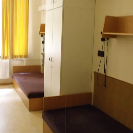 Vecsey Hostel